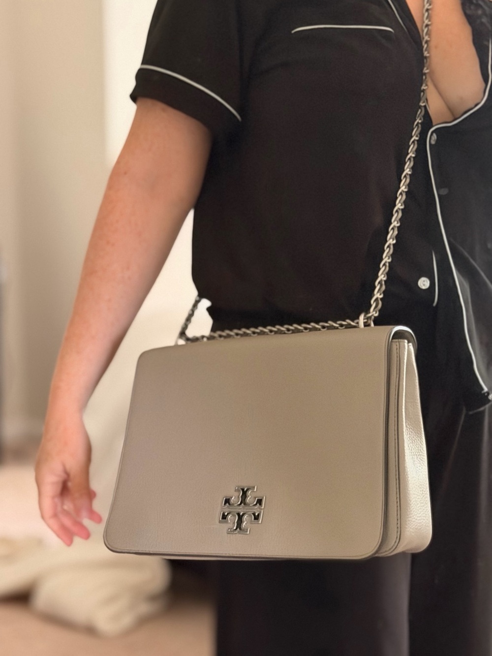 Tory Burch Pebbled Leather Shoulder Bag in Taupe Gray - Picture 8 of 10